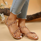 Sandálias Femininas com Tira no Tornozelo - Tira T com Contas Brancas, Sapatilha Aberta e Antiderrapante, Solado TPR e Parte Superior em Faux - Ideal para Casamentos na Praia, Festas e Eventos Boho - Calçado Elegante para Looks de Festa