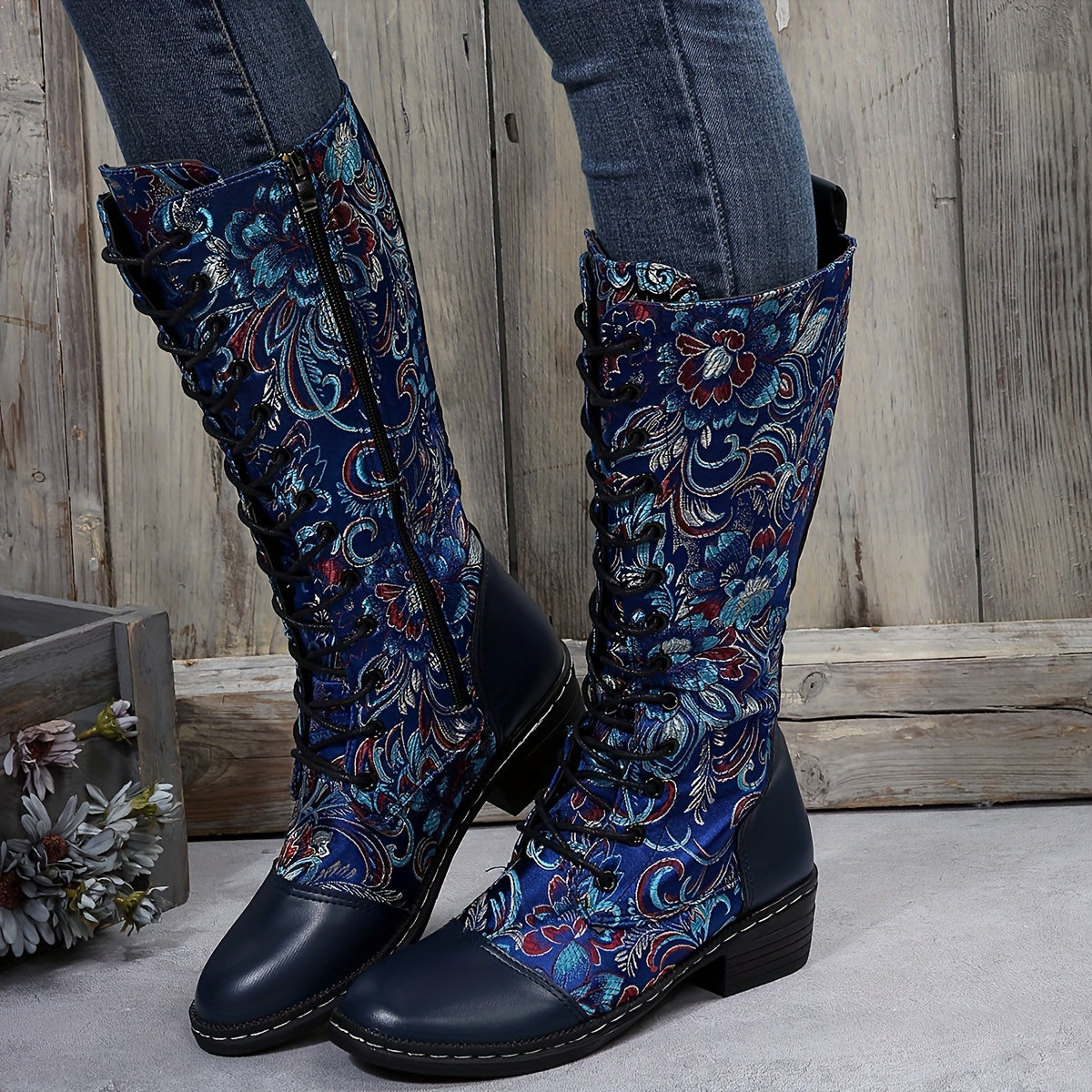 Botas Femininas Chinesas com Bico Redondo e Salto Baixo - Fechamento com Zíper - Botas de Tecido Adequadas para Looks Casuais, Elegantes e Informais - Estampa de Flor Chinesa