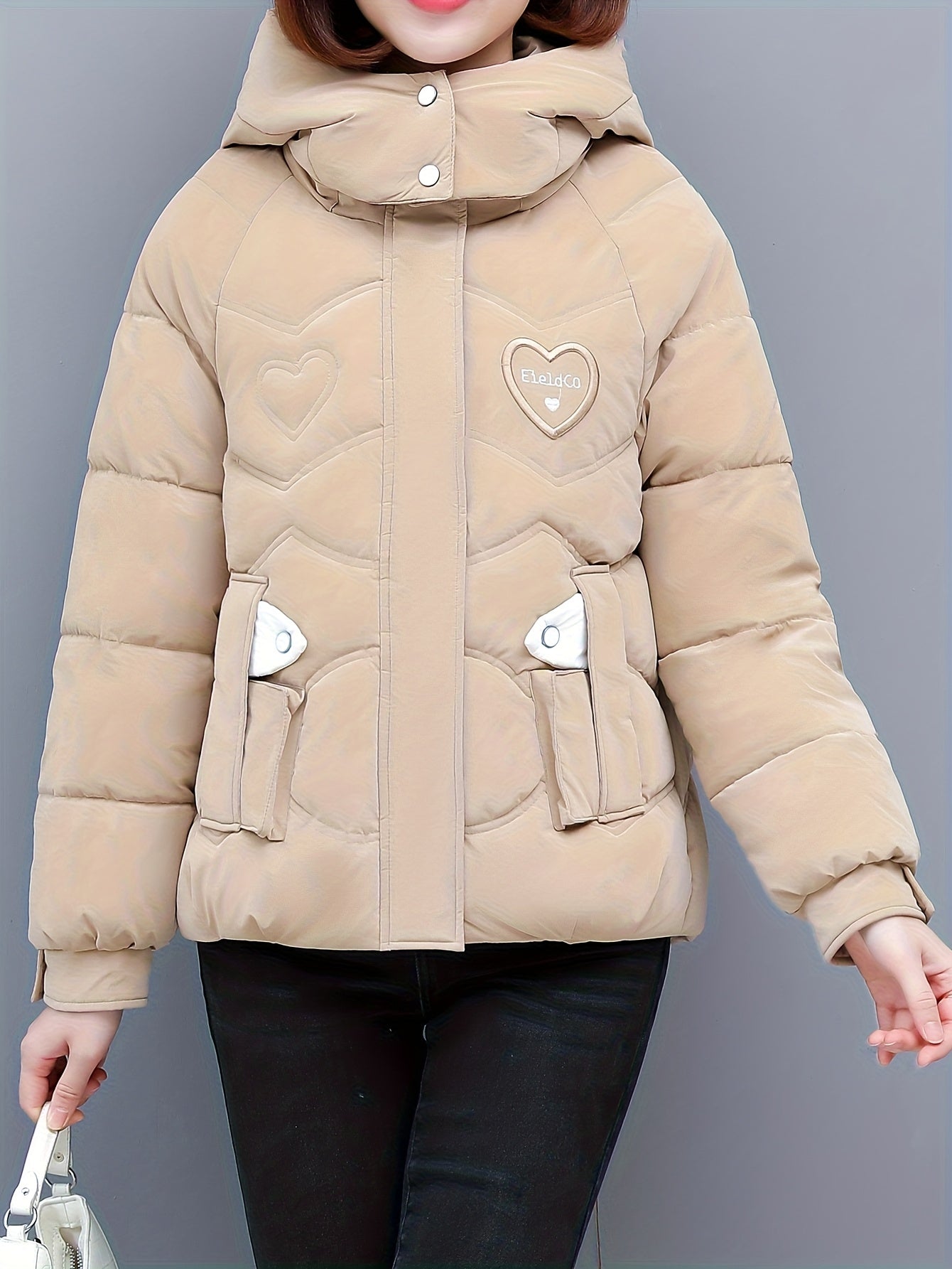 Jaqueta com Capuz de Inverno Feminina - Elegante Casaco Bege e Branco com Zíper e Design de Coração, Roupa Externa Quente de Poliéster para Looks Casuais ou Chiques, Jaqueta de Inverno
