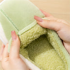 Chinelos de Inverno Bordados e Aconchegantes para Mulheres - Sola Macia, Sapatos de Conforto Fofo para Uso Interno, Design Bicolor com Patch "Super", Ideais para Uso em Casa, Chinelos de Quarto