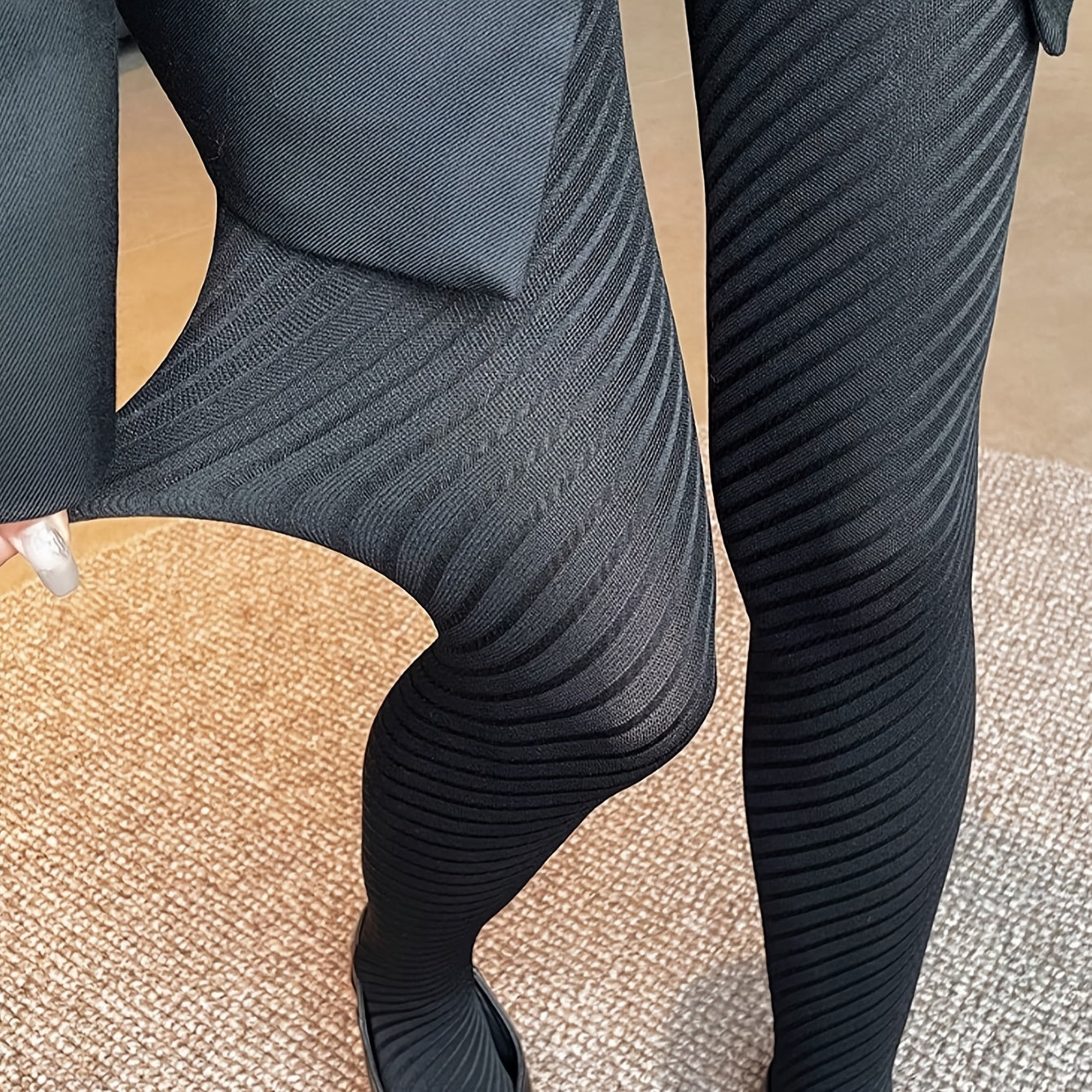 Meias-calças Femininas Estilo Japonês com Listras Inclinadas - Design Gradiente Ajustável Grosso e Fino, Preto e Cinza Carvão, Versáteis para Looks Casuais e Especiais, Leggings Modernas e Confortáveis