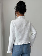 Jaqueta Blazer Elegante Feminina Branca com Gola e Mangas com Babado - Casaco Estruturado para Todas as Estações, Botões Dourados na Frente, Lavável na Máquina - Uso Casual a Formal (Escritório, Casamento, Festa) - Sobretudo Sob Medida