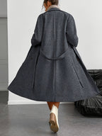 Casaco Comprido de Dupla Cartela Feminino com Cinto - Tweed Bege, Bainha Assimétrica, Mangas Compridas, Bolsos, Corte Regular para Outono/Inverno, Roupa Exterior de Inverno | Casaco com Cinto | Design Estruturado