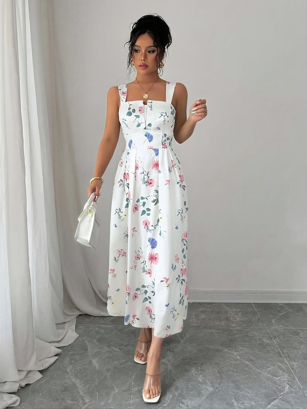 Vestido Retro Branco Floral com Alças Finas para Mulher | Cintura Afinada e Corte Justo, Maxi Elegante, Estilo de Férias de Luxo Leve, Nova Coleção de Verão, Lavável à Máquina.
