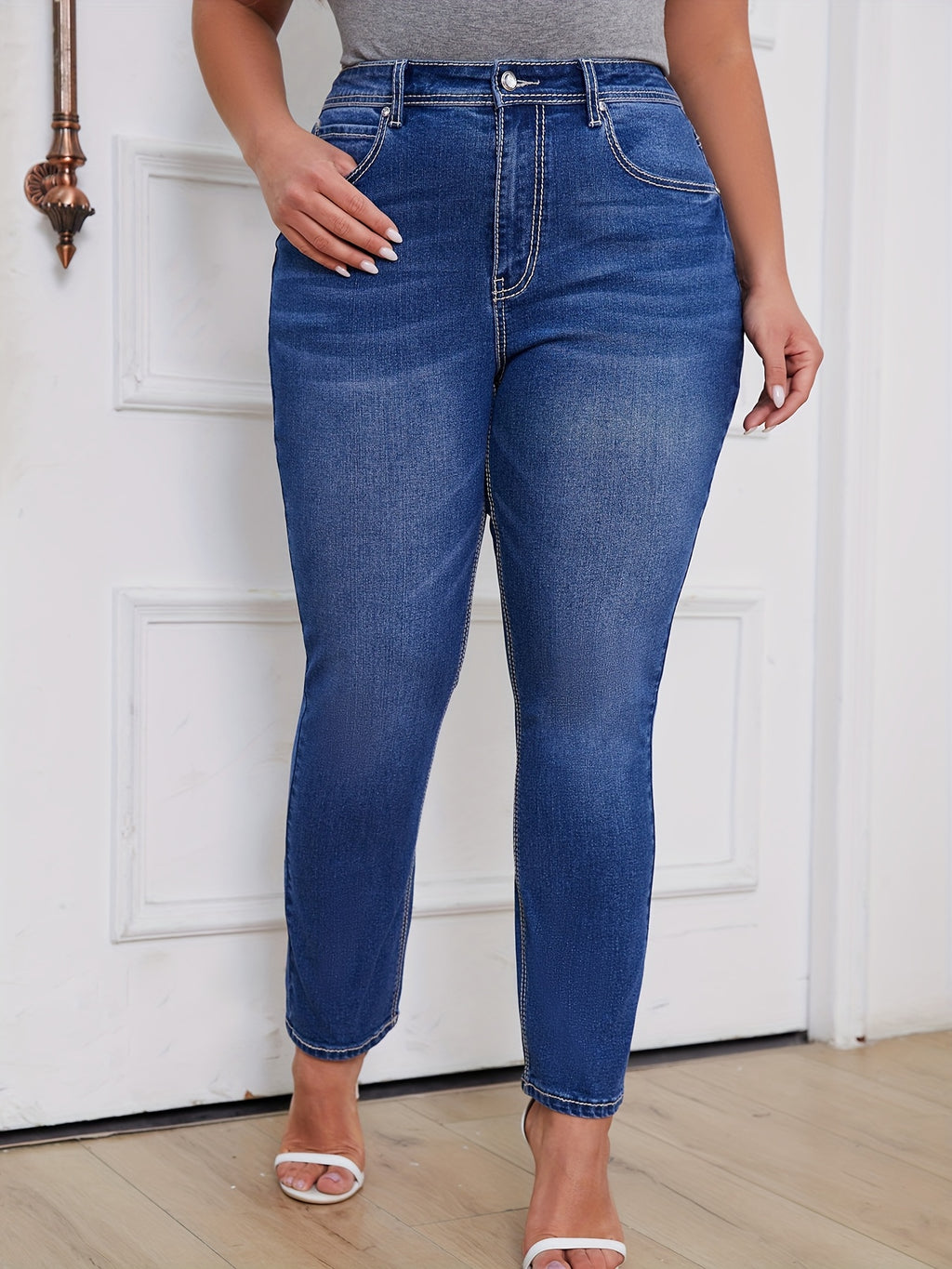 Calças Jeans Femininas Plus Size de Cintura Alta em Stretch, Modelagem Reta com Bolsos Inclinados e Estilo Vintage, Azul, Confortáveis para Uso Diário