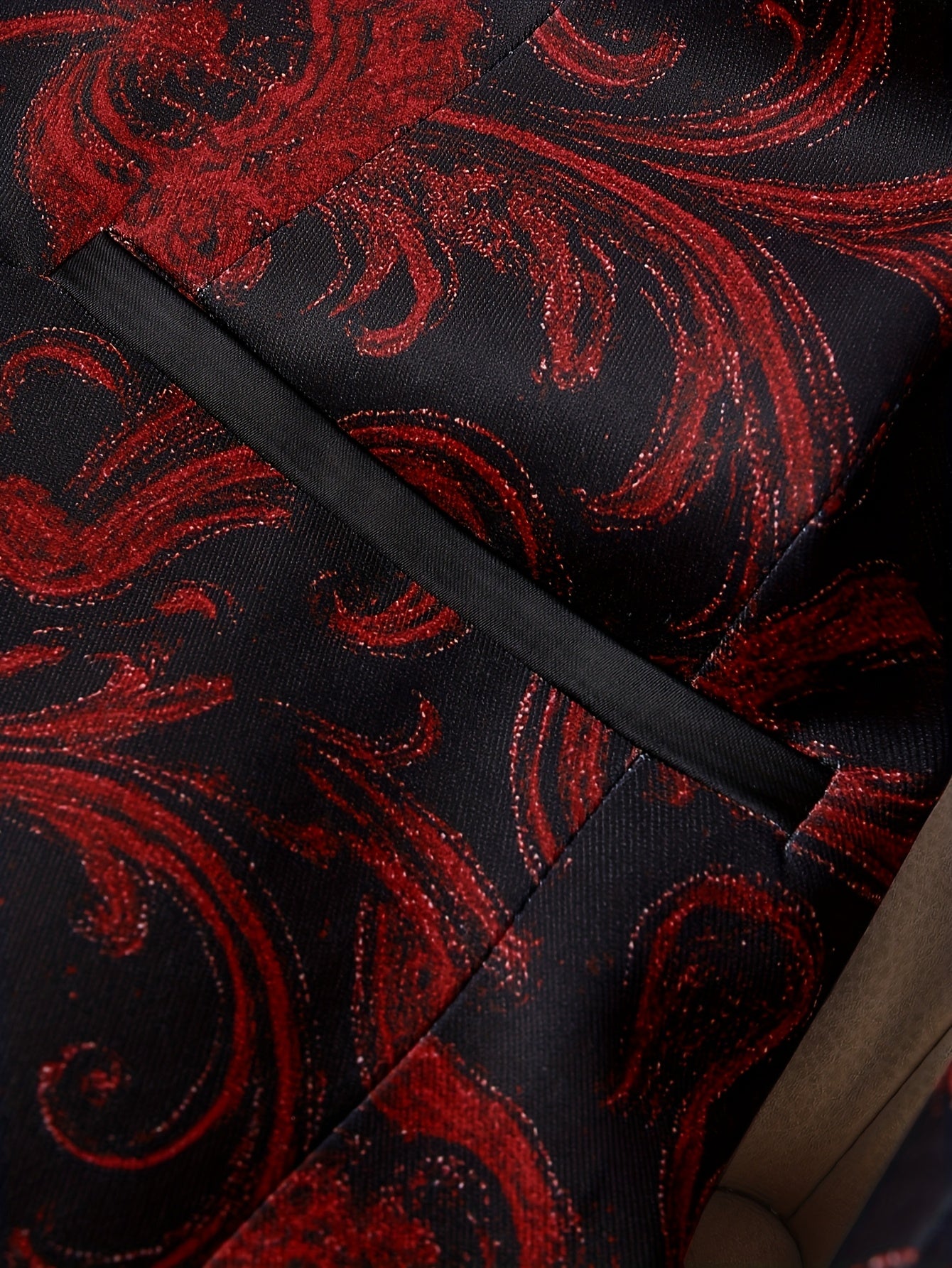 Blazer de Seda com Estampa Paisley Vermelha e Preta Elegante para Mulheres - Manga Comprida, Fechamento Simples com Lapela Entalhada, Jaqueta Versátil para Todas as Estações, Vestuário Formal, Estilo Sophisticado, Tecido de Alta Qualidade