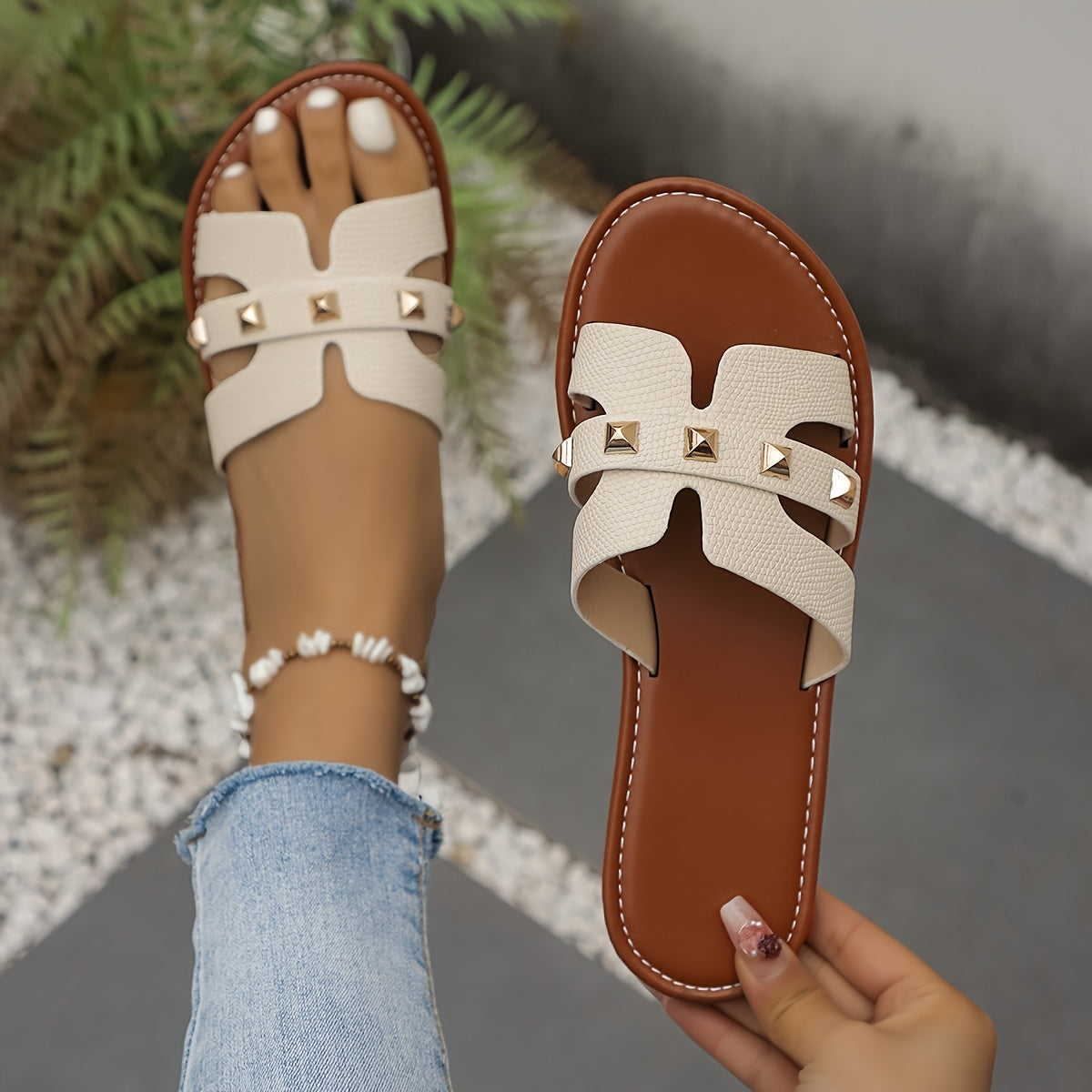 Sandálias Chinelas Femininas Chiques - Abertas Casualmente, Falso Cobertura com Tiras de Fivela Douradas, Sola de Borracha Confortável - Calçado Versátil para Todas as Estações