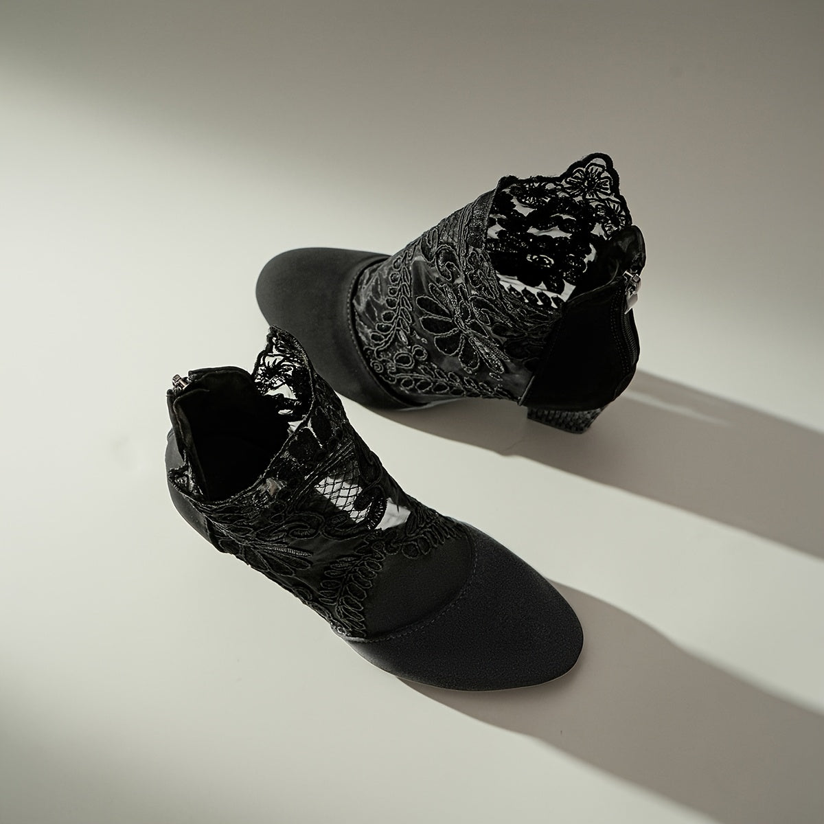 Botas Femininas de Tornozelo: Preto com renda bordada - salto bloco em malha, estilo Gótico e Bohemian. Presente ideal para mulheres, perfeitas para vestidos elegantes, festas, casamentos e viagens