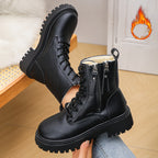 Botas de tornozelo com atacadores de inverno para mulheres com fecho lateral - Fácil de calçar/descalçar, sola de PVC antiderrapante, bico redondo e salto plano - Botas elegantes pretas e brancas para o dia a dia, escritório, eventos formais - Calçado para o frio para mulheres, botas de inverno para senhoras, calçado para o dia a dia, design de botas elegante, sola de PVC durável, vestuário de escritório, calçado elegante, forro confortável, mulheres conscientes da moda