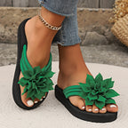 Chinelas Florais para Mulheres, com Decoração Floral, em Cores Sólidas, para Todas as Estações, de Calçar, Estilo de Férias, Com Parte Superior em Tecido, Sola e Palmilha em EVA, Salto Médio, com Origem em Taizhou para a América do Norte e Europa.