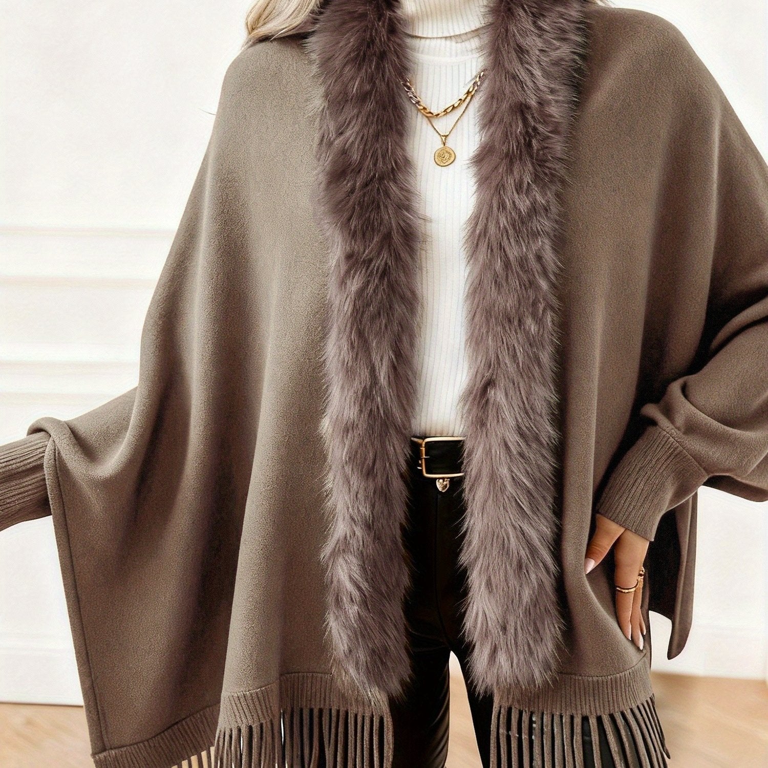 Elegant Faux Fur Collar Batwing Sleeve Poncho