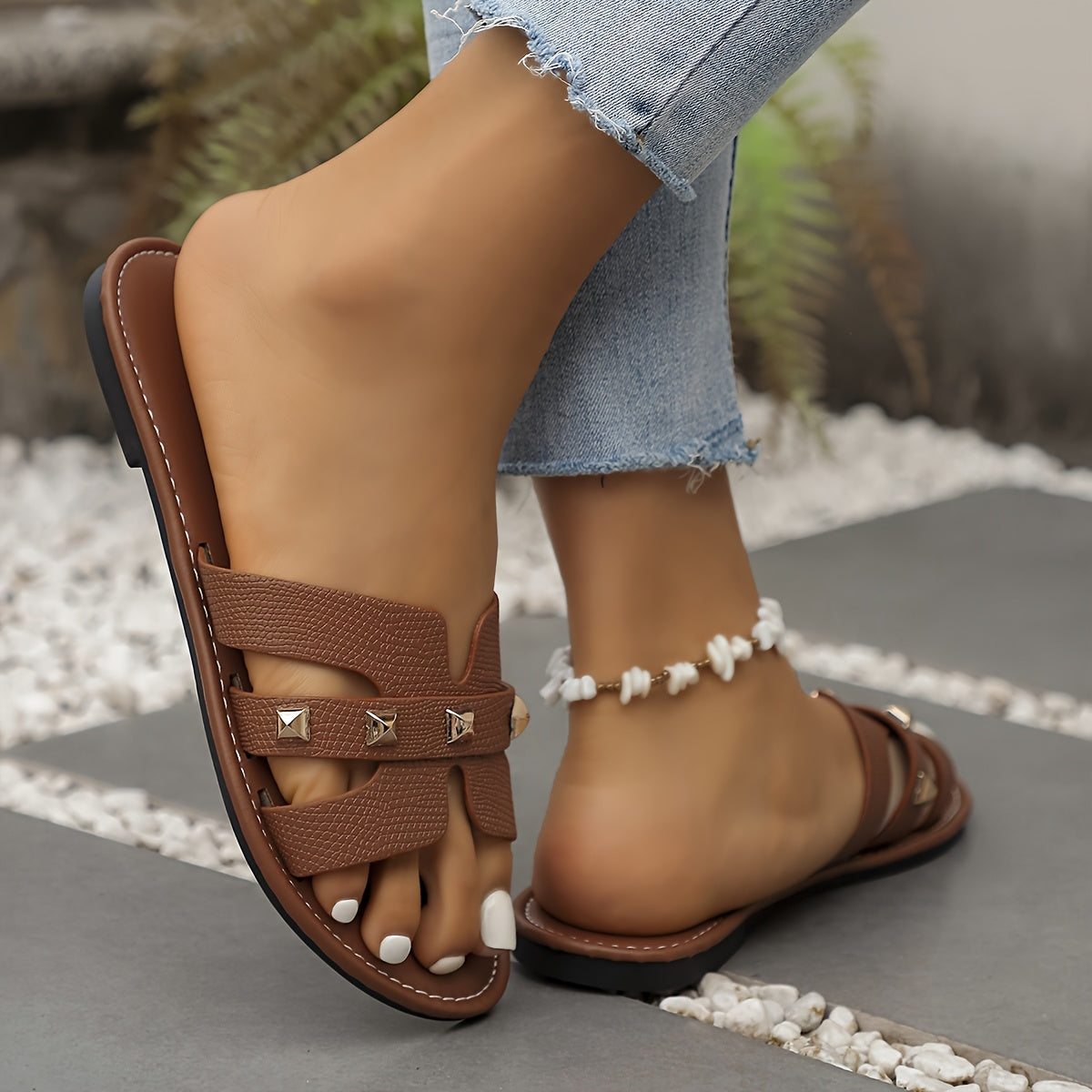 Sandálias Chinelas Femininas Chiques - Abertas Casualmente, Falso Cobertura com Tiras de Fivela Douradas, Sola de Borracha Confortável - Calçado Versátil para Todas as Estações