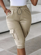 Shorts Cargo Plus Size Femininos - 100% Poliéster, Cintura com Cordão, Ajuste Solto e Comprimento Médio, Múltiplos Bolsos, Lavável na Máquina para Primavera/Verão/Outono, Viagens e Lazer, Essenciais de Férias