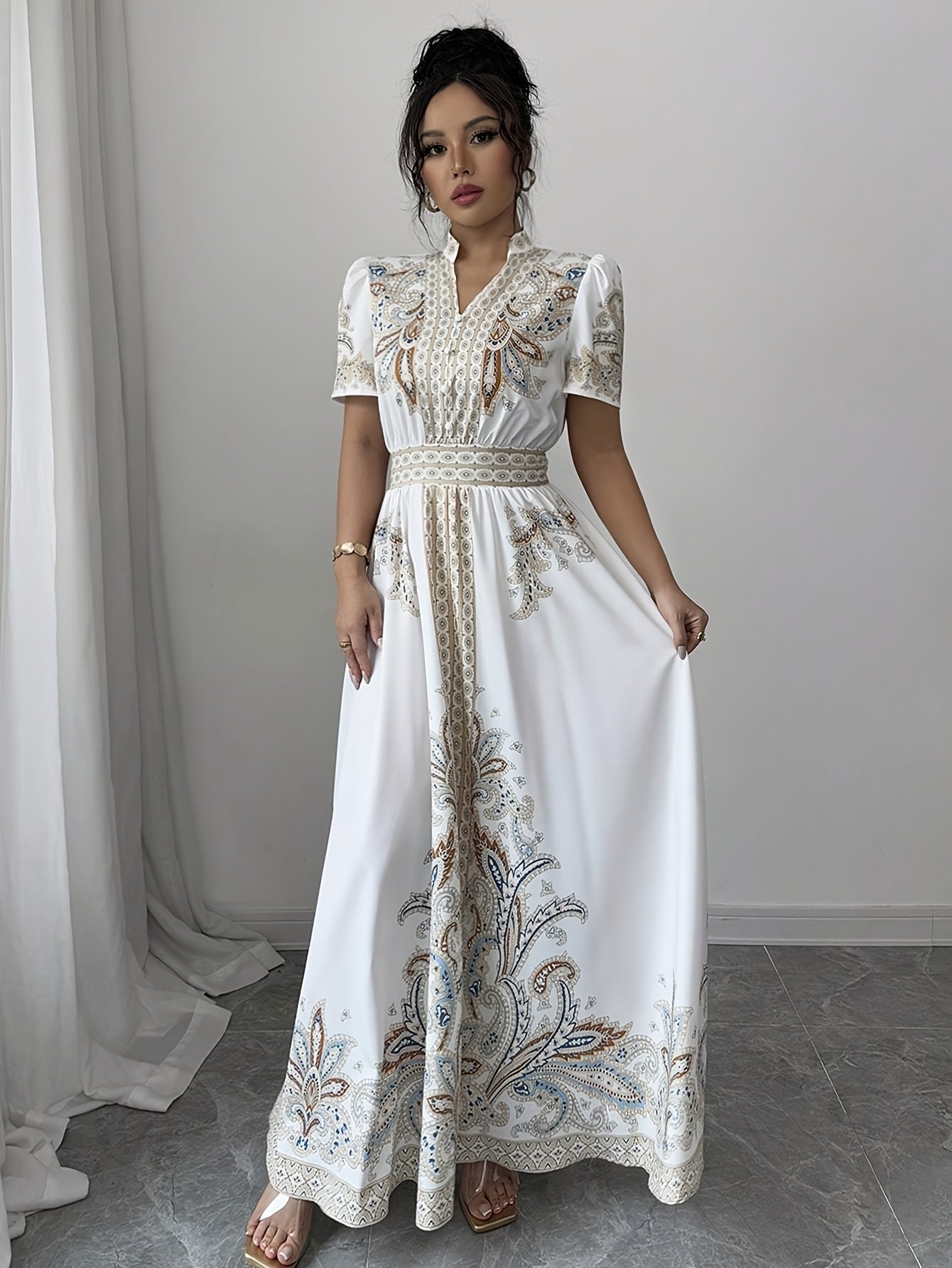 Vestido Maxi Elegante com Estampa Floral Bohemiana com Mangas Puff e Cintura Cinchada - Branco com Acentos Azuis e Dourados, Perfeito para Primavera/Verão/Outono, Vestuário Casual Elegante | Vestido com Estampa Floral | Design de Cintura Cinchada, Vestido Floral