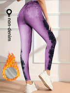 【imitação denim】Estas são leggings com forro polar, estilo denim falso, para o outono e inverno, concebidas para um visual moderno e casual. São modernas para mulheres, adequadas para deslocações diárias e looks versáteis. As leggings apresentam um design estampado.