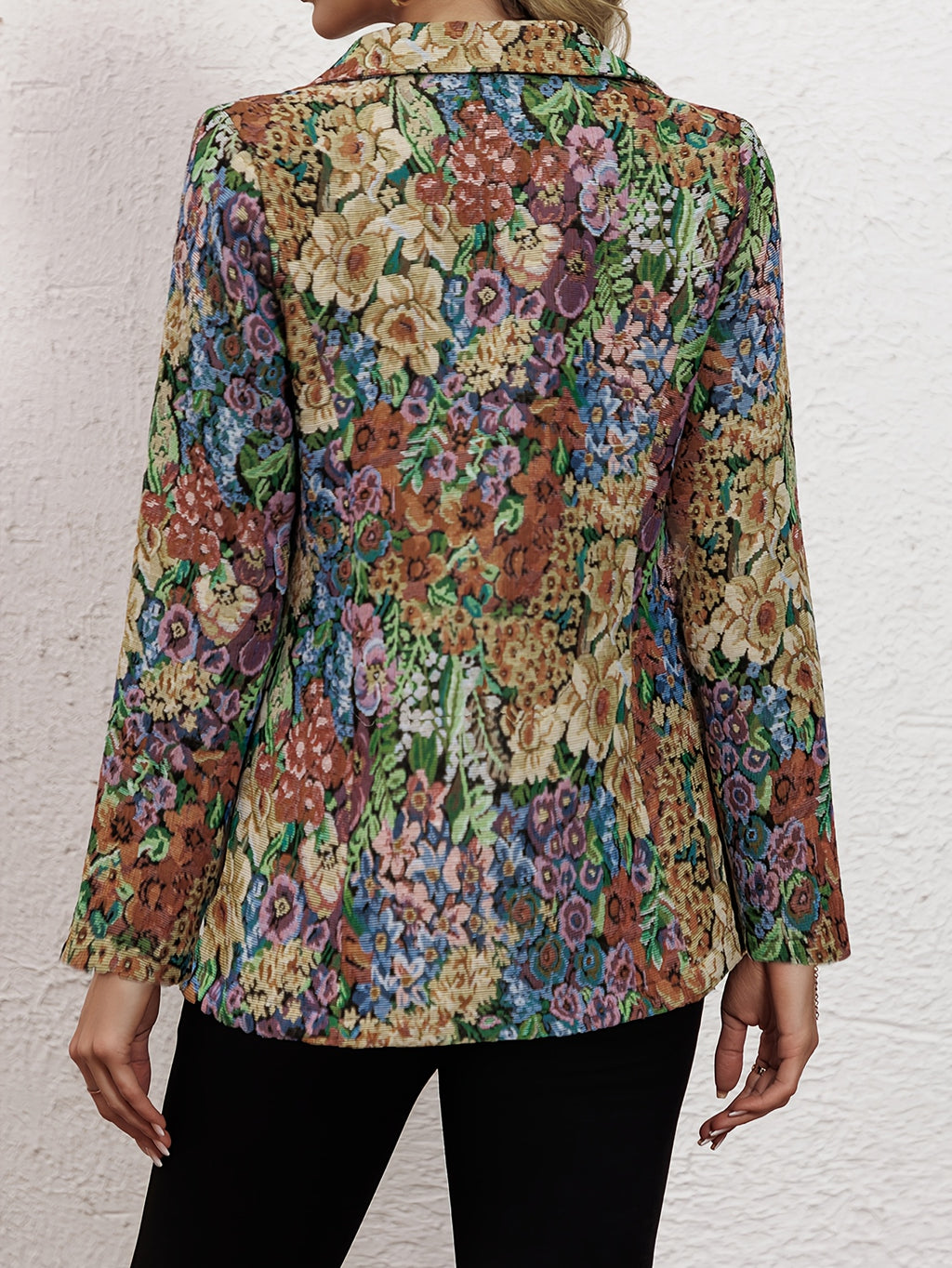 Novo Blazer de Manga Comprida Elegante para Mulher, Estampado Floral e com Um Botão, Design de Comprimento Médio para a Primavera e o Outono.