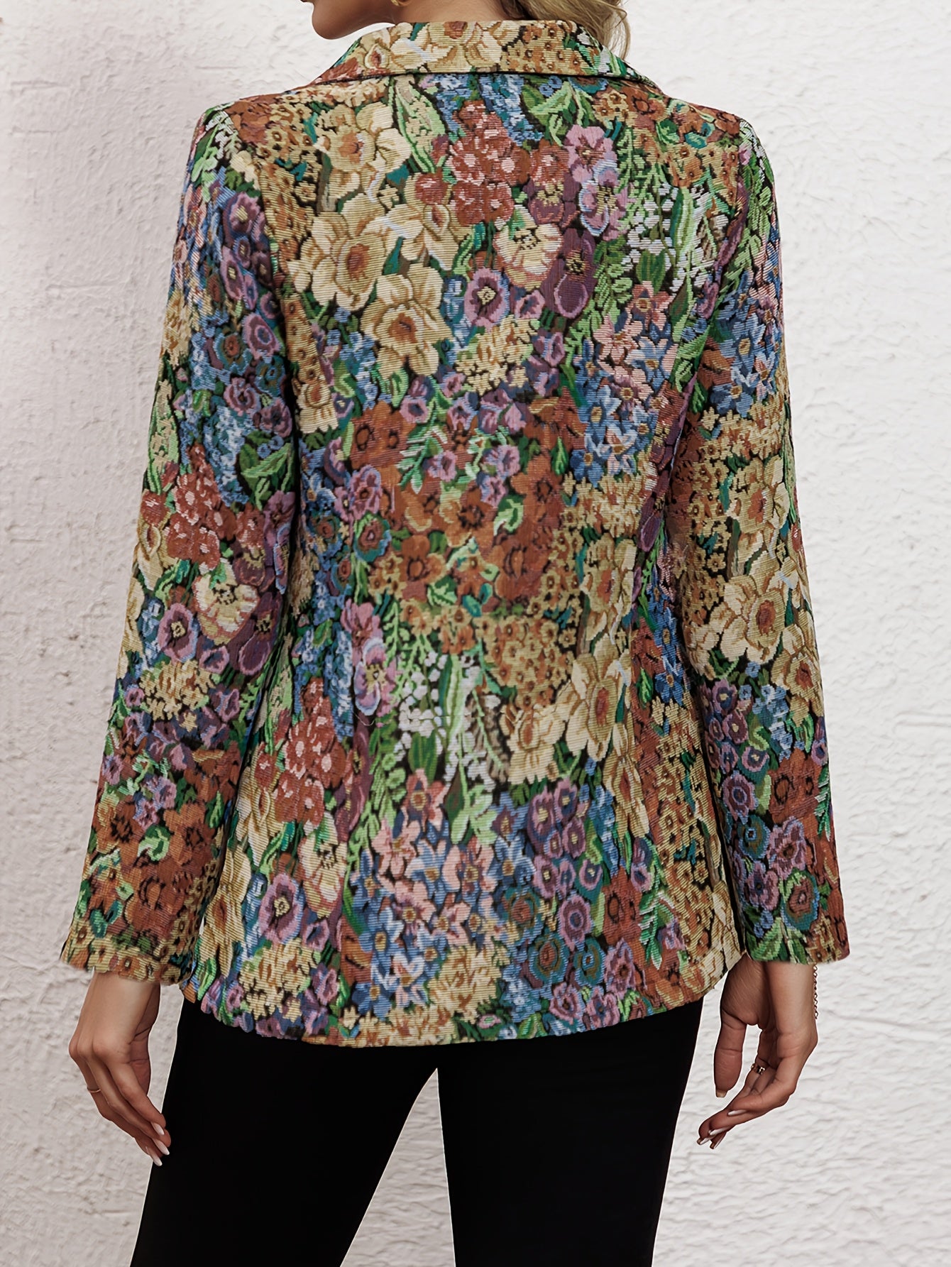 Novo Blazer de Manga Comprida Elegante para Mulher, Estampado Floral e com Um Botão, Design de Comprimento Médio para a Primavera e o Outono.