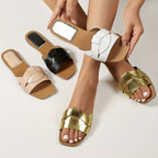 Novidades de Verão 2025 - Sapatos Femininos Casuais Leves para Exterior, Sandálias de Moda com Abertura na Ponta, Chinelos de Praia Minimalistas e Confortáveis, Sandálias Slide Planas para Senhoras e Meninas, Dourado, Nude, Branco e Preto