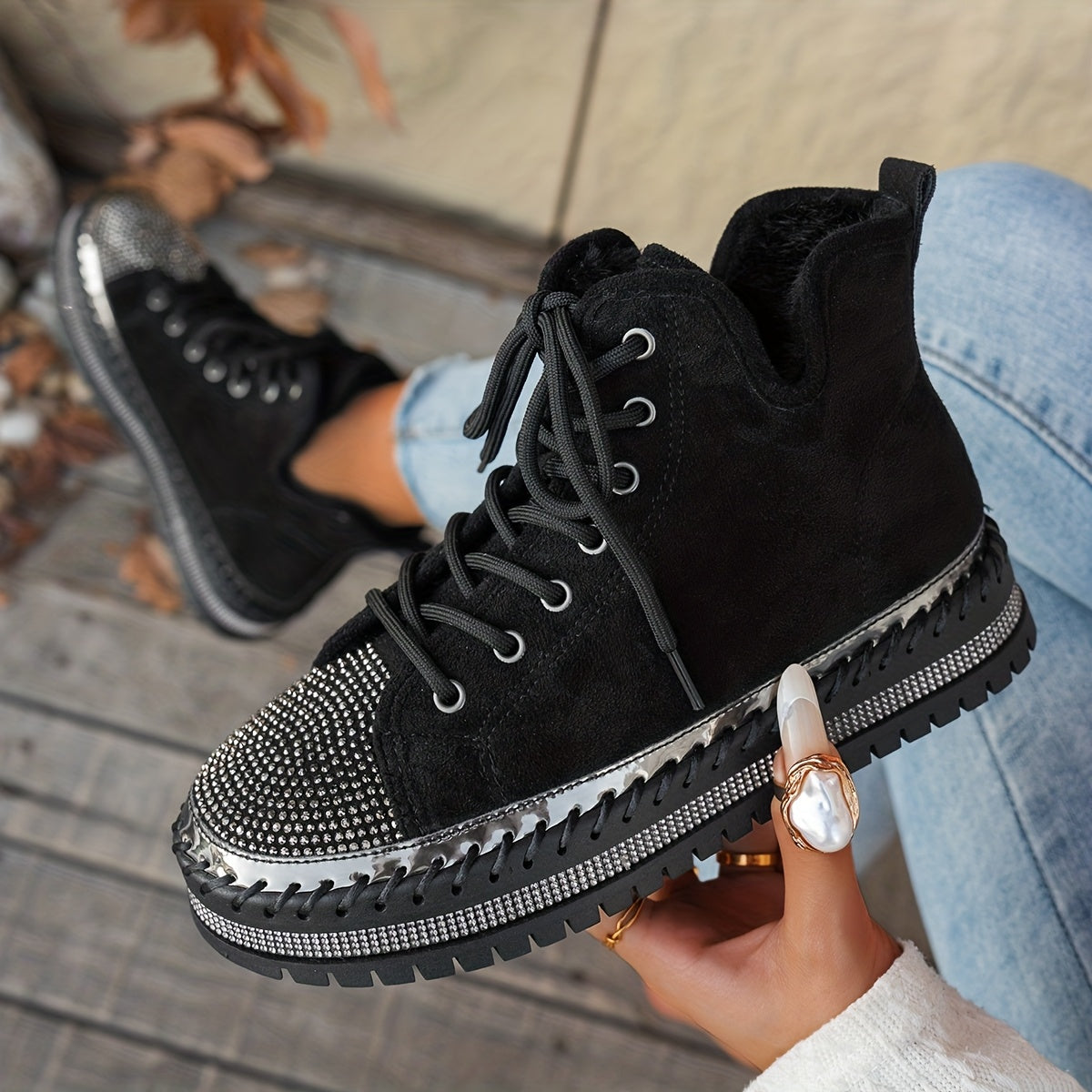 Botas de Inverno com Plataforma Grossa, Decoradas com Strass e Cadarço para Mulheres - Botins Cano Curto em Fleece, Sola Espessa de Borracha Redonda na Ponta, Brilhantes Bota de Neve para Natal, Ano Novo & Clima Frio (Preta) - Estilo Moda Coreana