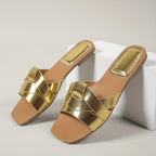 Novidades de Verão 2025 - Sapatos Femininos Casuais Leves para Exterior, Sandálias de Moda com Abertura na Ponta, Chinelos de Praia Minimalistas e Confortáveis, Sandálias Slide Planas para Senhoras e Meninas, Dourado, Nude, Branco e Preto