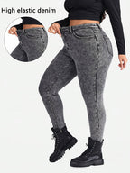 Calças Skinny Plus Size Cinza com Estampa de Floco de Neve e Elástico