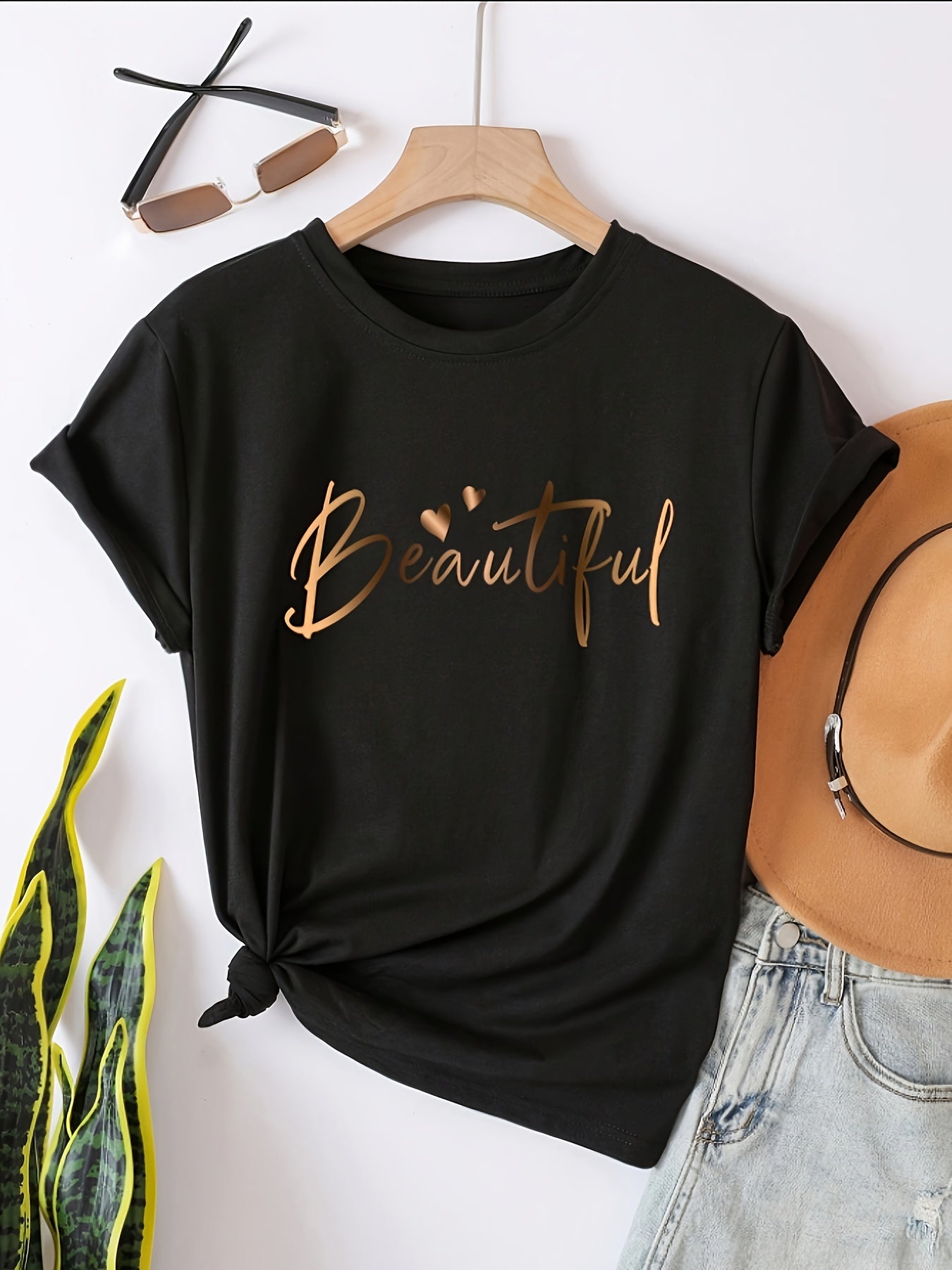 T-shirt casual de gola redonda para mulheres com estampa de coração e letra - Design "Belo", manga curta, ajuste solto, preto, perfeito para primavera/verão/outono, T-shirts femininas