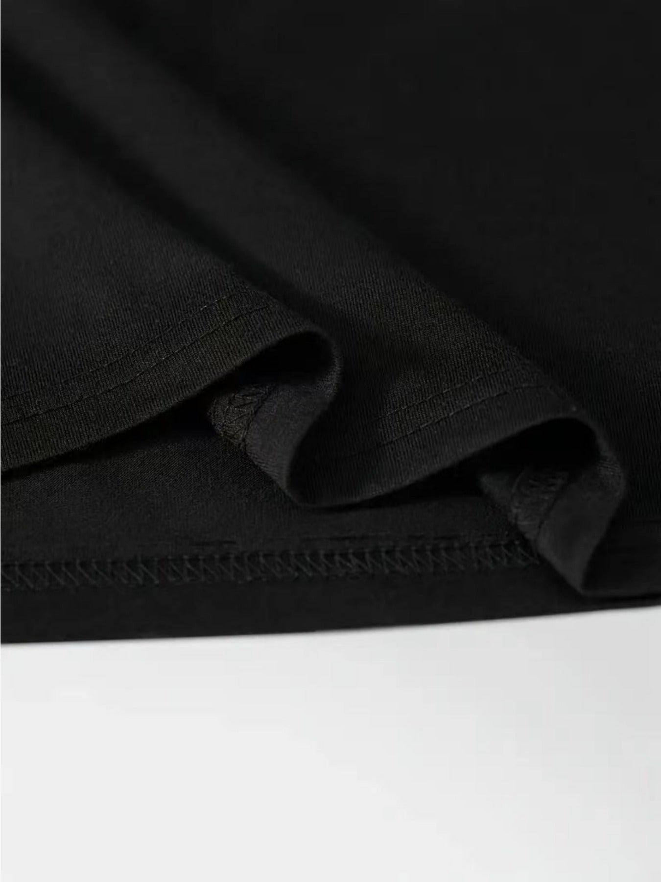 Camiseta Gráfica Inspirada no Episódio Central Perk da Série Friends - Personagens e Frases Icônicas, Manga Longa com Gola Redonda Macia, Lavagem à Máquina, Íntegra para Fãs de "Friends" (Design do Logo WB) - Camiseta Pop Culture das Séries TV com Expressões Cultuadas, Tecido Opaco, Uso em Todos os Meses, Estilo Completo, Ideal Para Admiradores Da Aclamada Produção