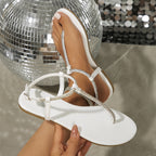 Novos Sapatos Femininos para Primavera e Verão em 2025, Sandálias de Dedo Aberto na Moda com Design Leve para Uso Casual ao Ar Livre, Chinelos Confortáveis Planos com Clipe de Dedo Decorado com Strass e Tira no Tornozelo em Forma de T, Estilo Simples Essencial para Férias na Praia