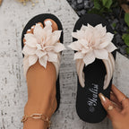 Chinelas Florais para Mulheres, com Decoração Floral, em Cores Sólidas, para Todas as Estações, de Calçar, Estilo de Férias, Com Parte Superior em Tecido, Sola e Palmilha em EVA, Salto Médio, com Origem em Taizhou para a América do Norte e Europa.