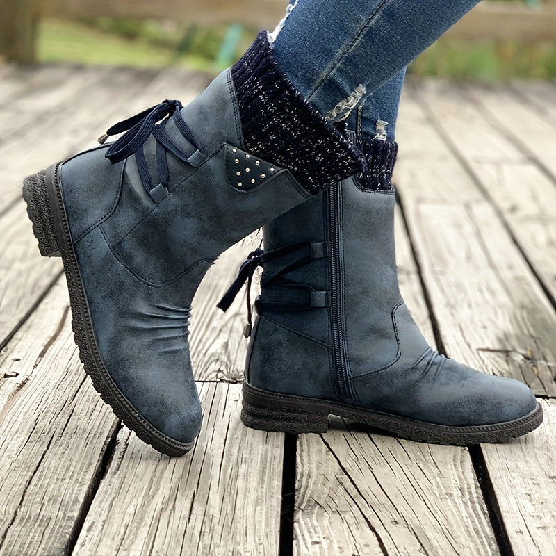 Botas Vintage Clássicas e Elegantes de Cano Médio. Design de Cano Elástico com Ajuste de Cadarço para Tamanhos Plus Size. Disponíveis em Várias Cores: Cinza, Preto, Caqui, Azul, Roxo. Botas de Cano Curto com Bico Redondo para o Outono, um Presente Adorável para Mulheres. Leves e Confortáveis para o