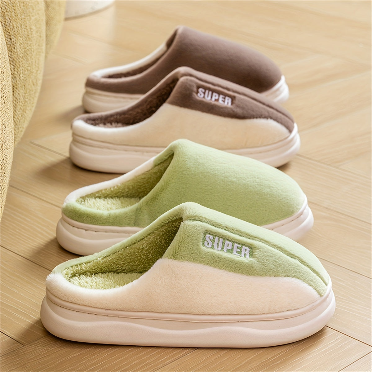 Chinelos de Inverno Bordados e Aconchegantes para Mulheres - Sola Macia, Sapatos de Conforto Fofo para Uso Interno, Design Bicolor com Patch "Super", Ideais para Uso em Casa, Chinelos de Quarto