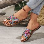 Sandálias de Verão Casuais para Mulheres - Elegantes Chinelos Planos de Dedo Aberto com Padrão Geométrico Vibrante, Cano Marrom e Sola de Borracha Preta, Perfeitas para a Praia ou Vestuário Casual, Calçado de Praia | Sandálias com Padrão Geométrico | Sandálias com Cano de Lona